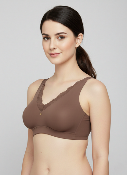 Triumph 100I631 Soft Touch Wire-Free Bra | Lightly Padded | Lace Neckline Everyday Comfort Bra
